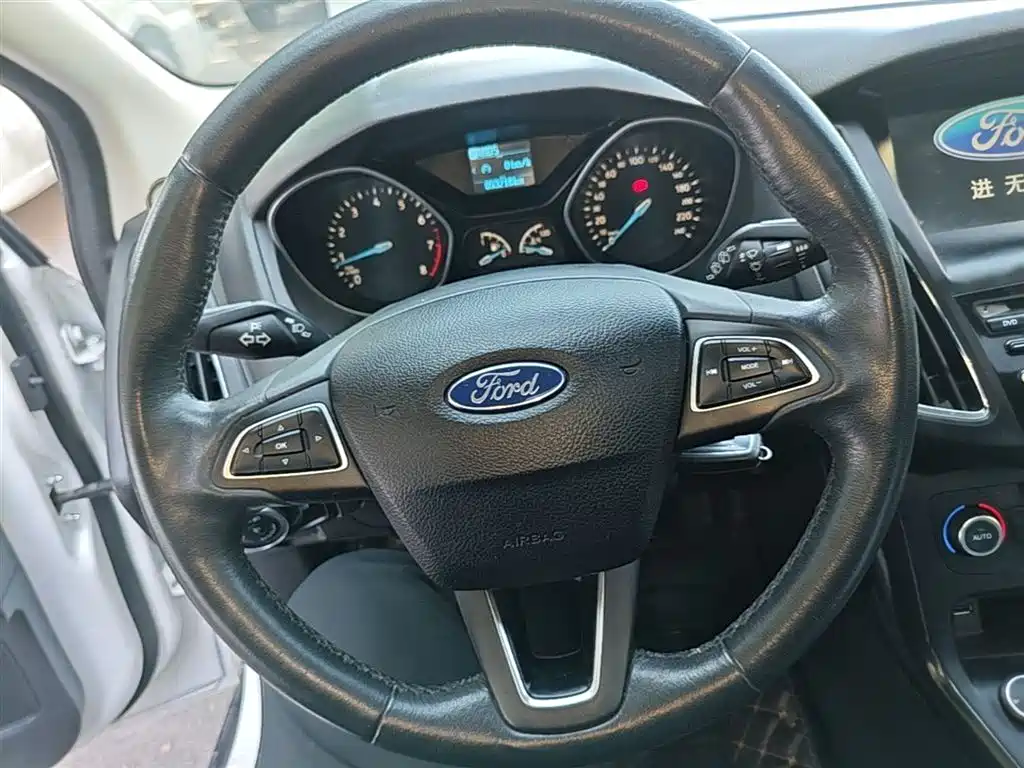 Ford Focus 2017 — фото 11