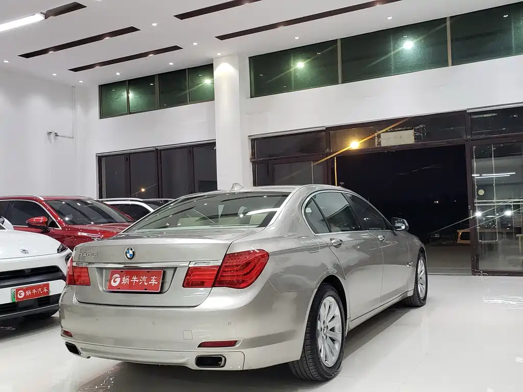 BMW 7 Series 2010 — фото 11