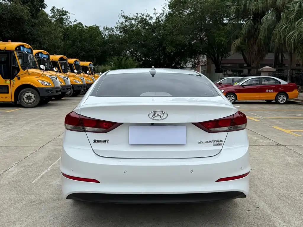 Hyundai Elantra 2019 — фото 8