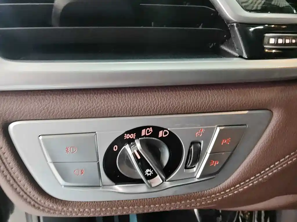 BMW 7 Series 2019 — фото 14