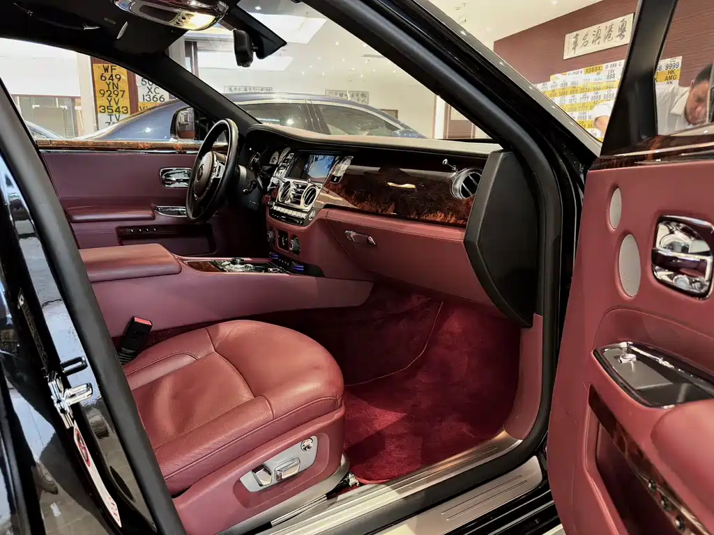 Rolls-Royce Ghost 2013 — фото 12