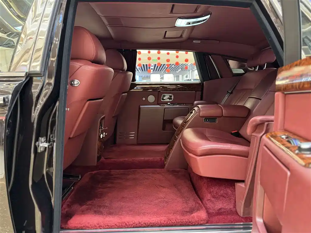 Rolls-Royce Phantom 2015 — фото 29