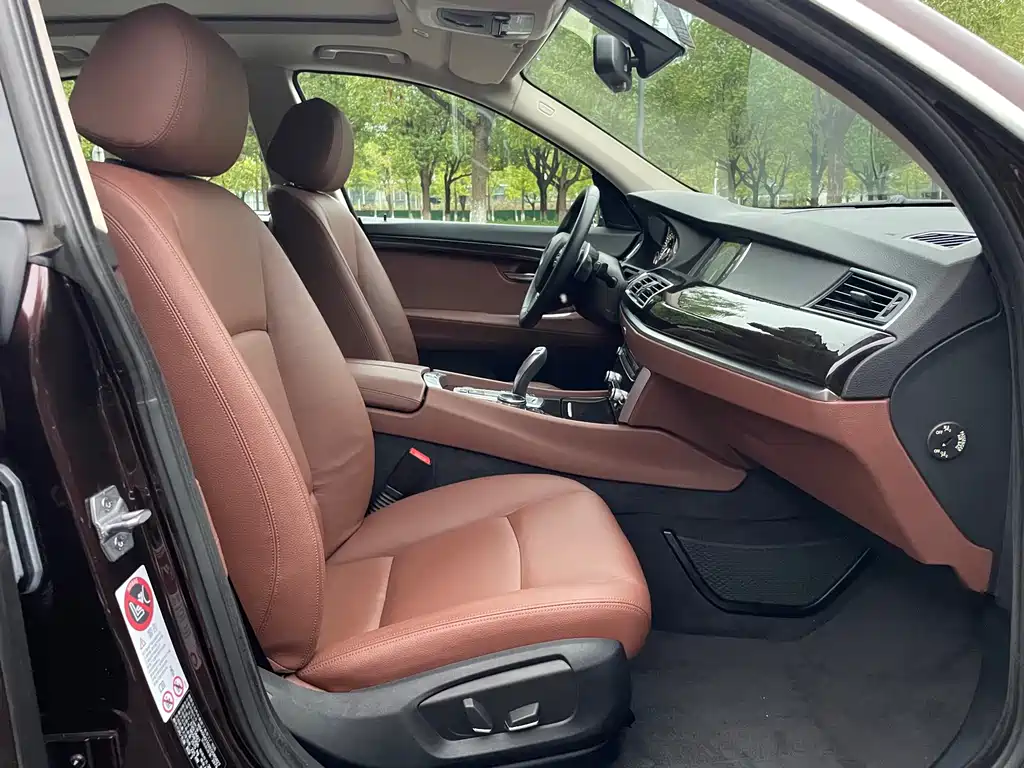 BMW 5 Series GT 2014 — фото 11