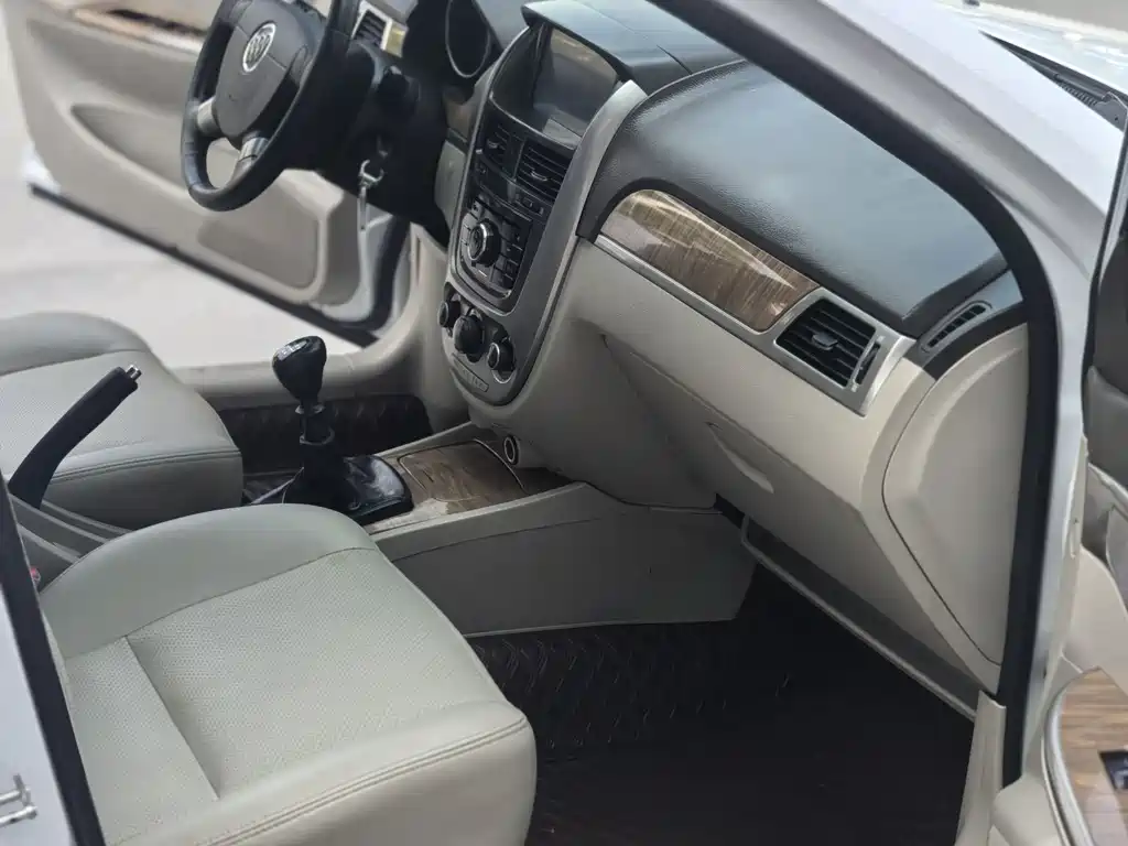 Buick Excelle 2015 — фото 11