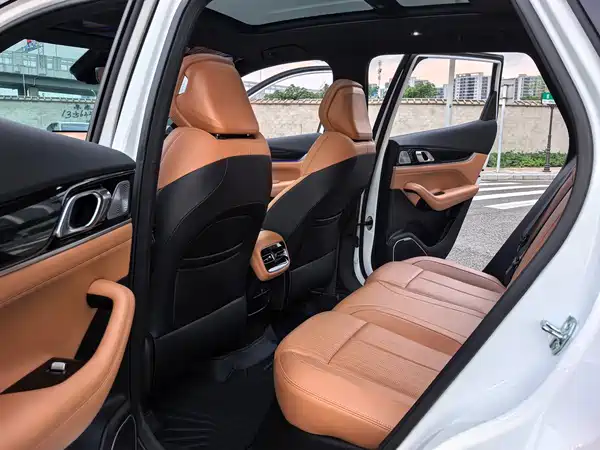 Geely Boyue L 2025