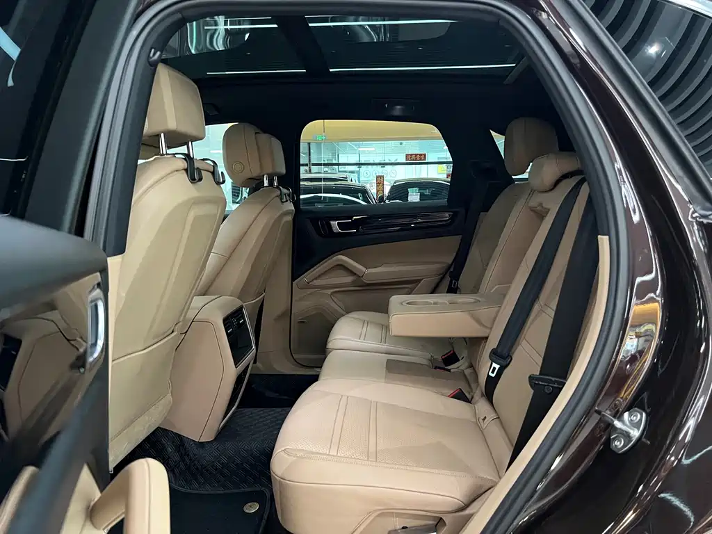 Porsche Cayenne 2019 — фото 10