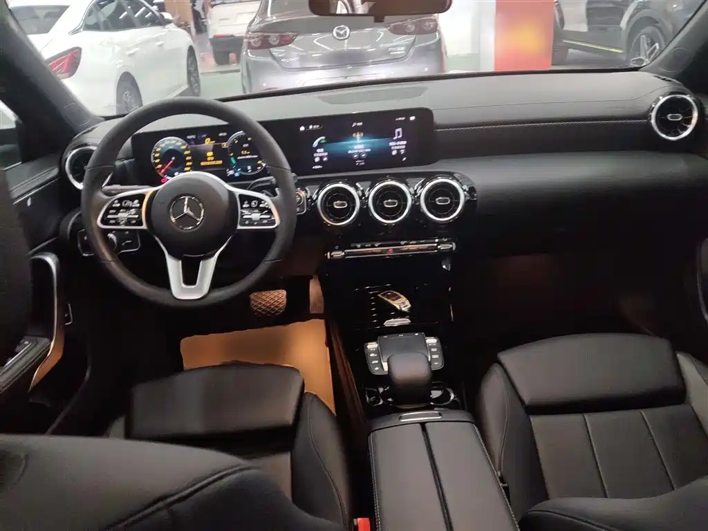 Mercedes-Benz A-Class 2022 — фото 6