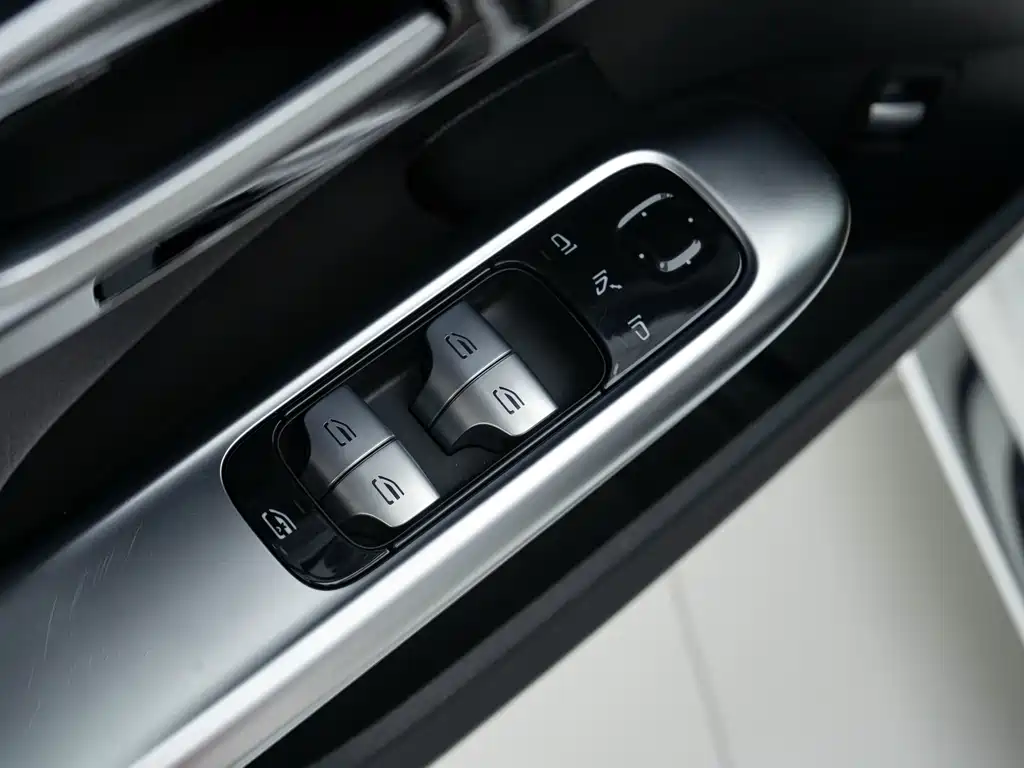 Mercedes-Benz C-Class 2023 — фото 15