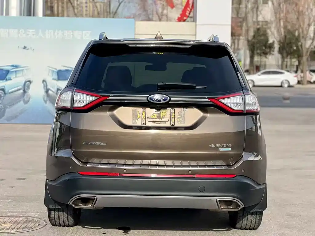 Ford Edge 2018 — фото 8