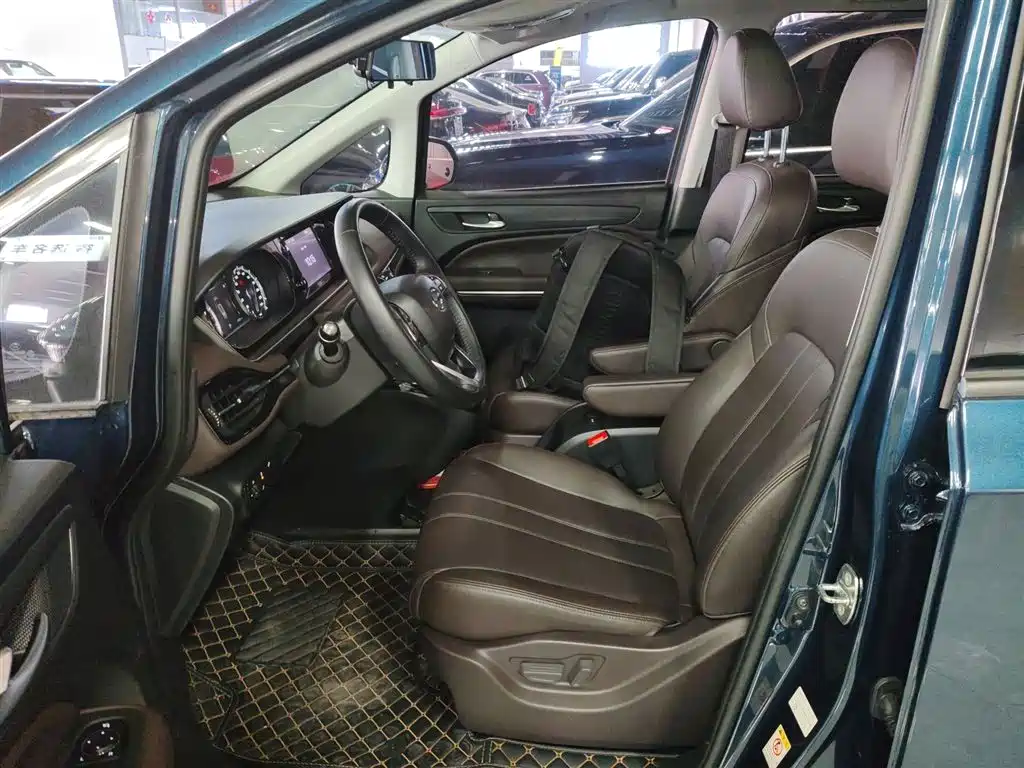 GAC Motor Trumpchi M6 2020 — фото 15