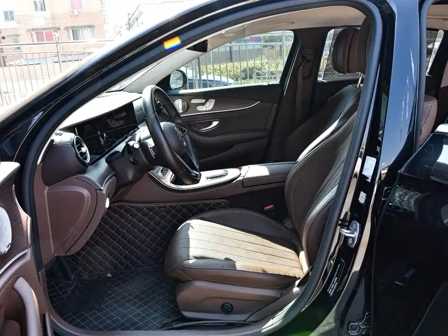 Mercedes-Benz E-Class 2023 — фото 14