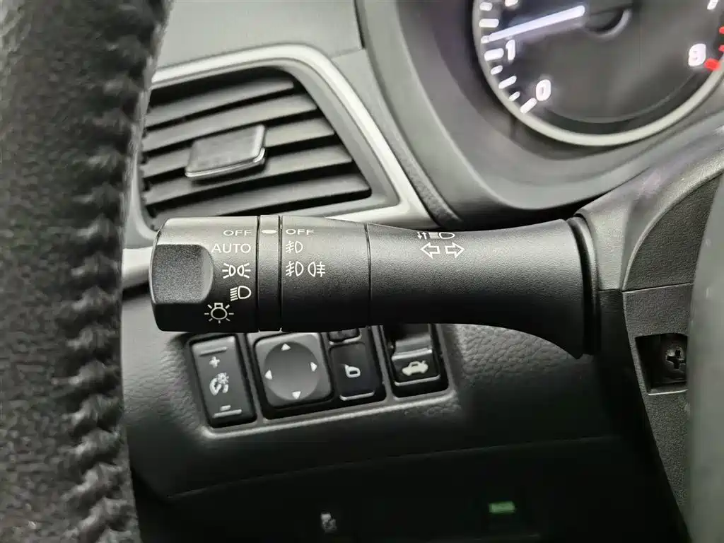 Nissan Sylphy 2018 — фото 21