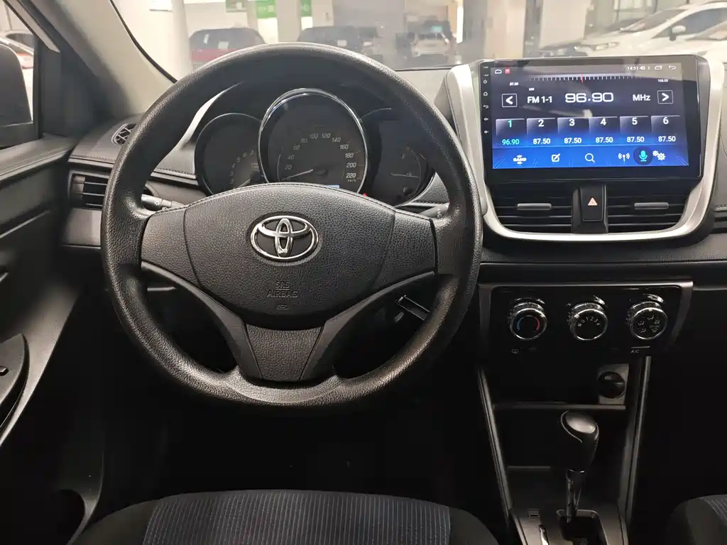 Toyota Yaris L 2021 — фото 12