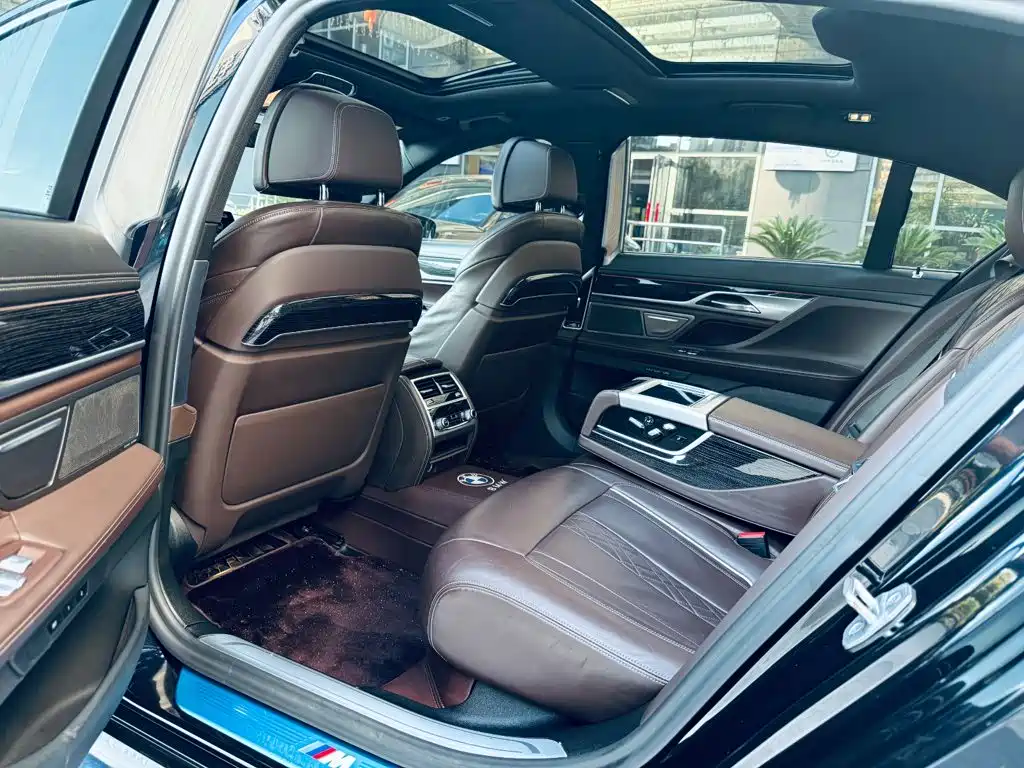 BMW 7 Series 2021 — фото 12
