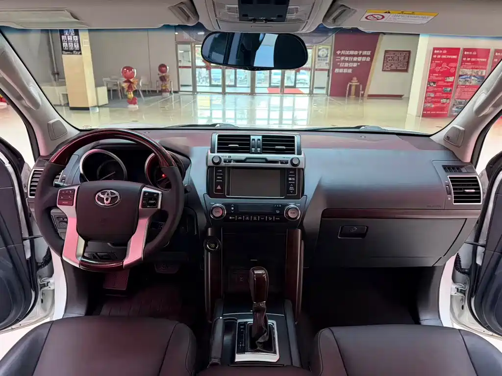 Toyota Prado 2017 — фото 10