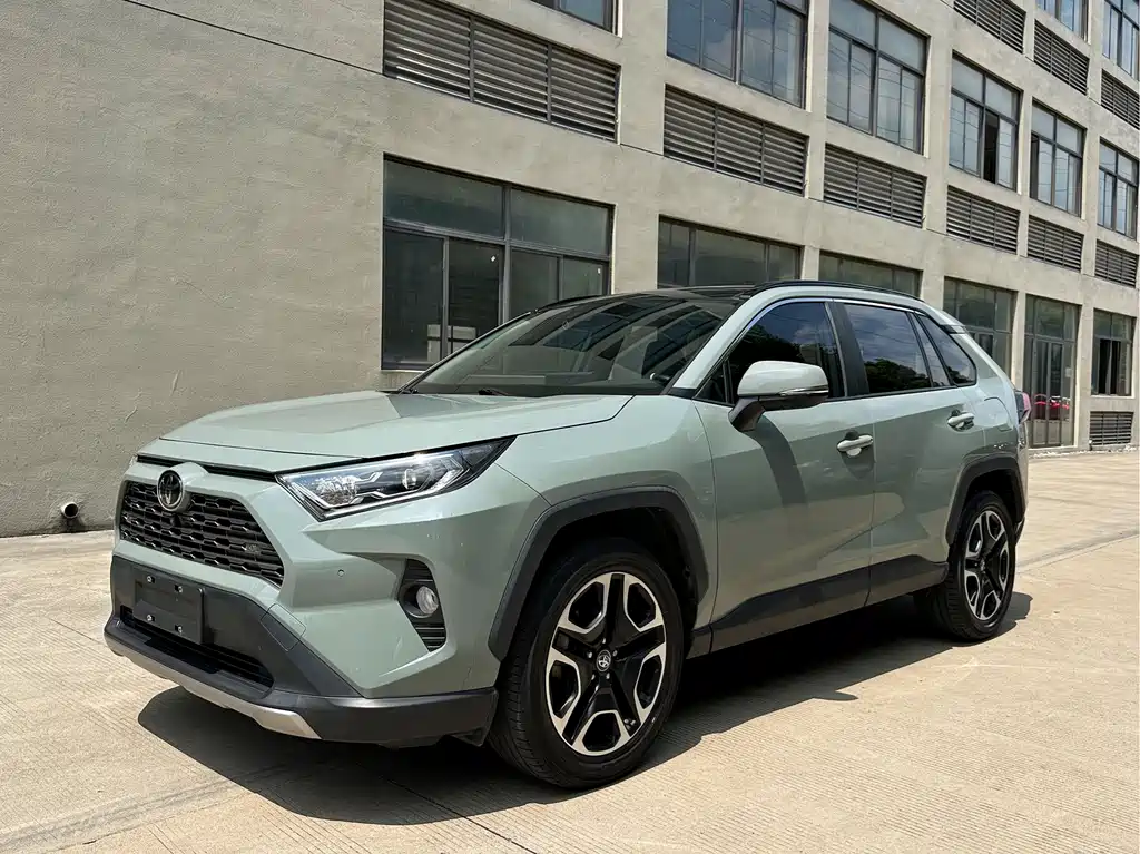 Toyota RAV4 2021 — фото 1