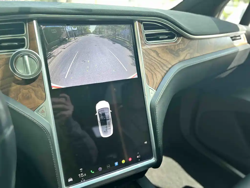 Tesla Model X 2017 — фото 32