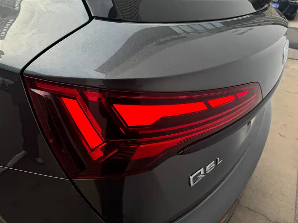 Audi Q5L 2024 — фото 19