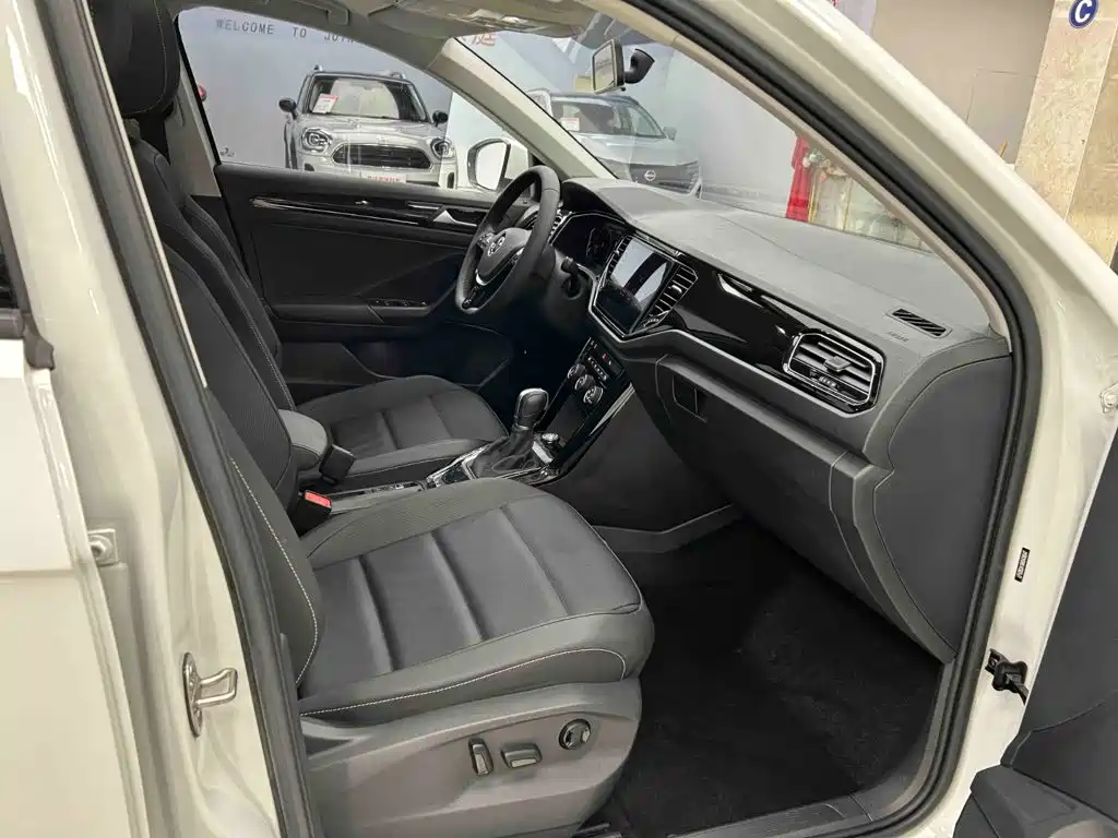 Volkswagen T-Roc 2022 — фото 13