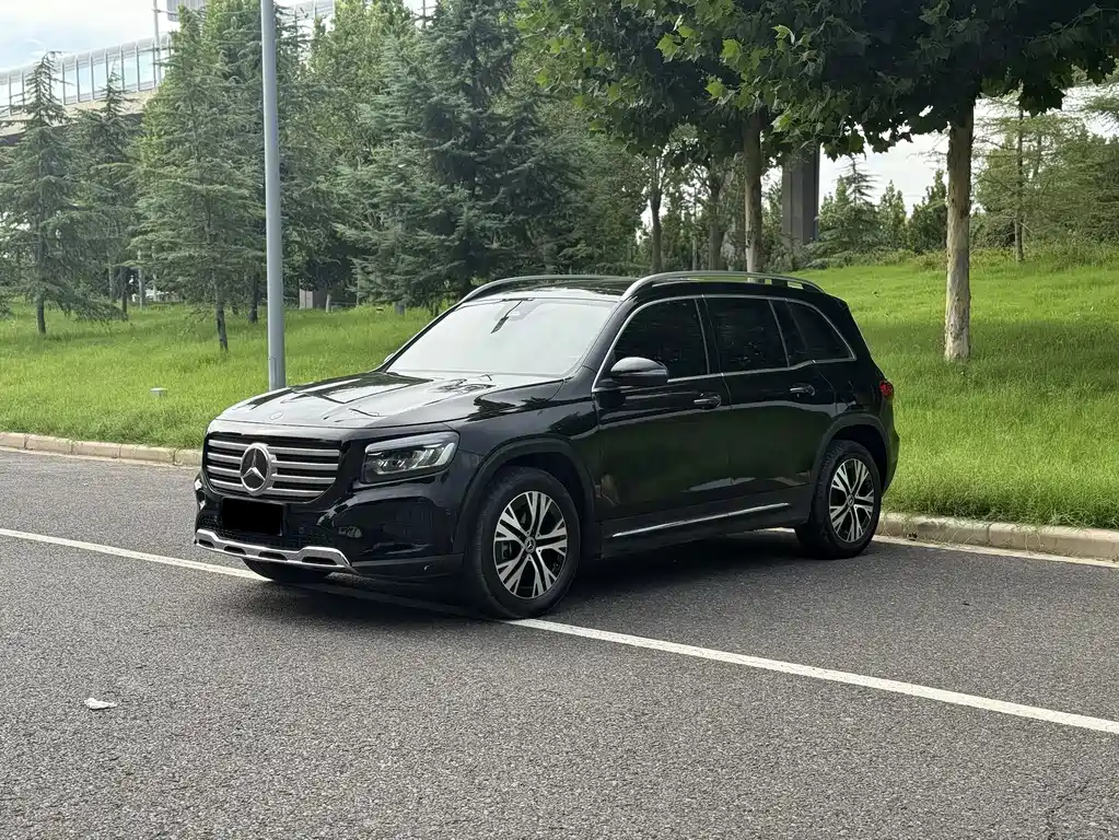 Mercedes-Benz GLB 2024 — фото 1