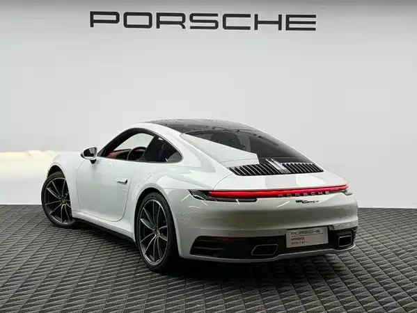 Porsche 911 2024