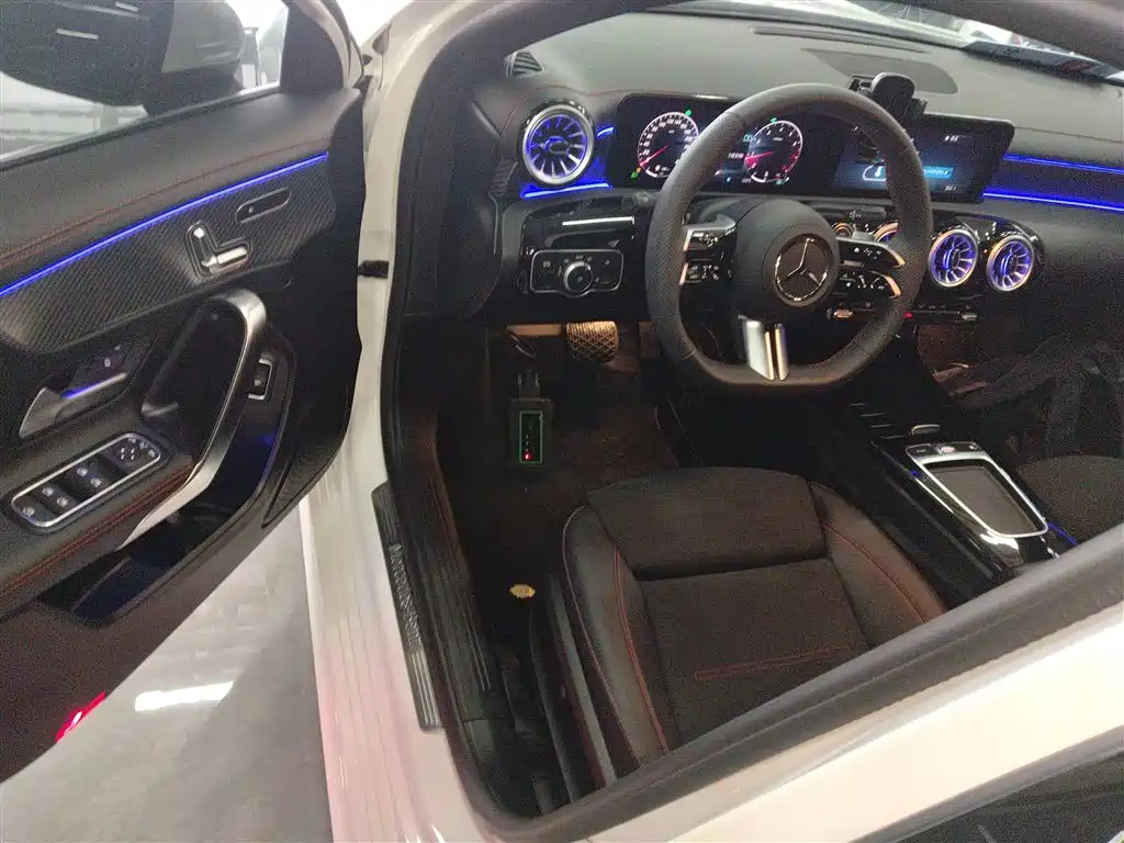 Mercedes-Benz A-Class 2025 — фото 16
