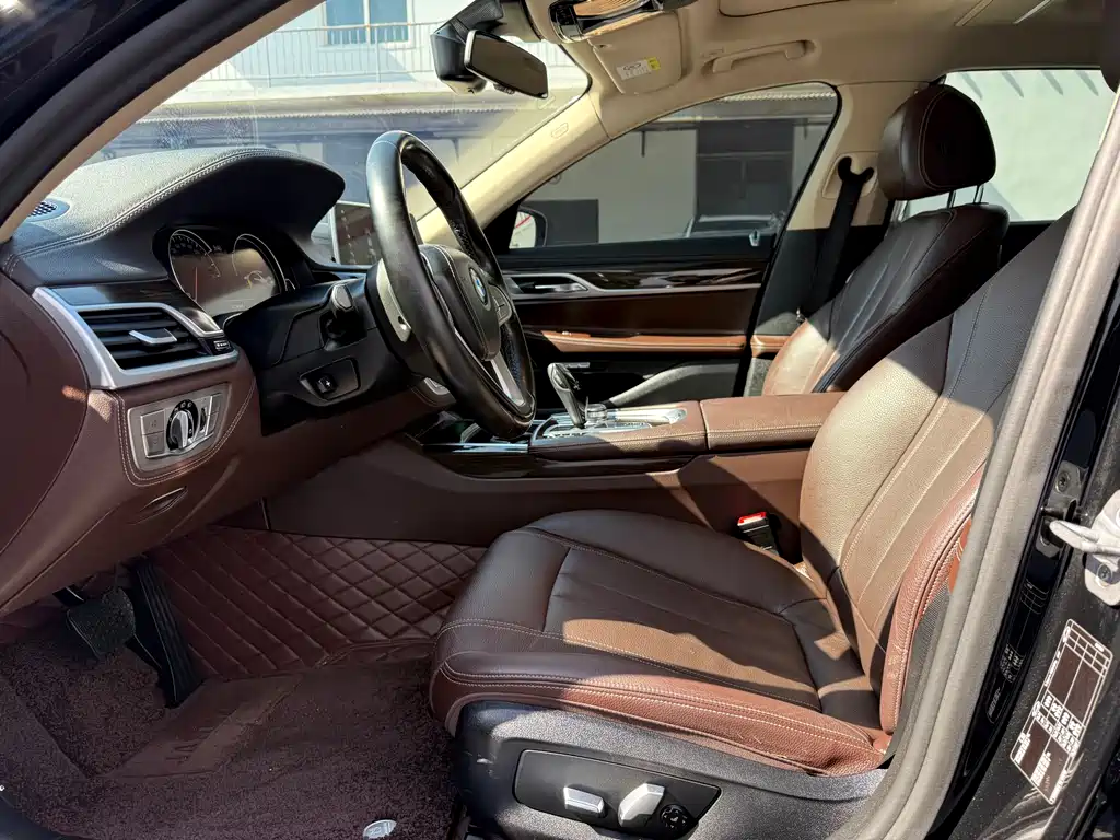 BMW 7 Series 2016 — фото 12