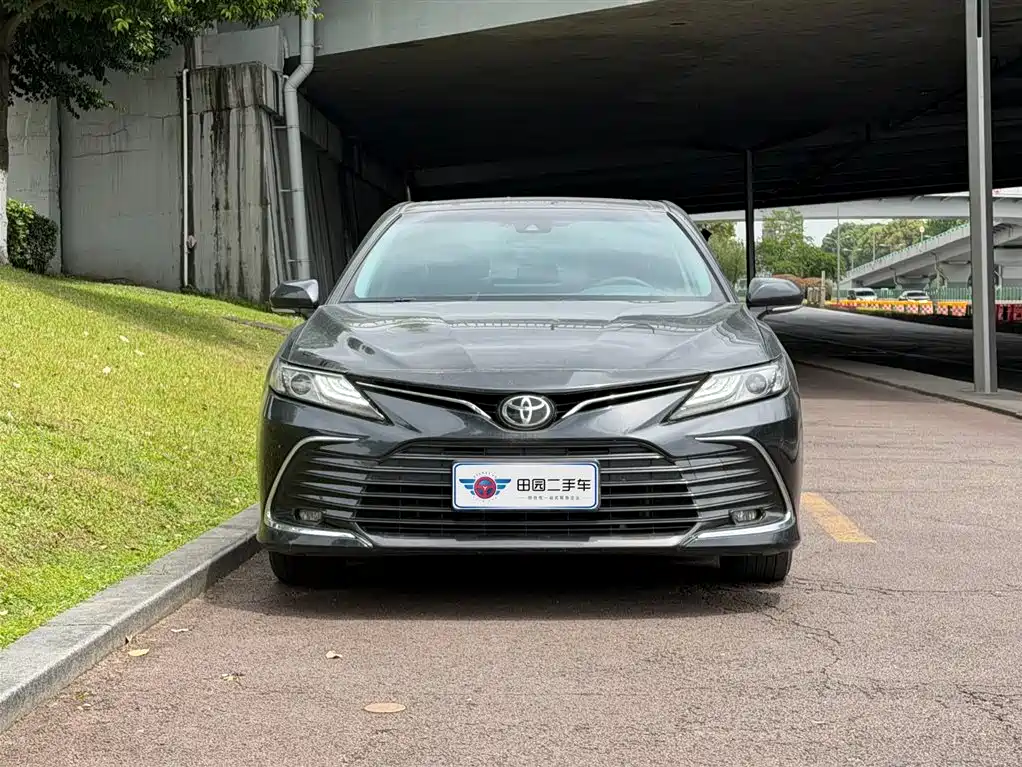 Toyota Camry 2022 — фото 2