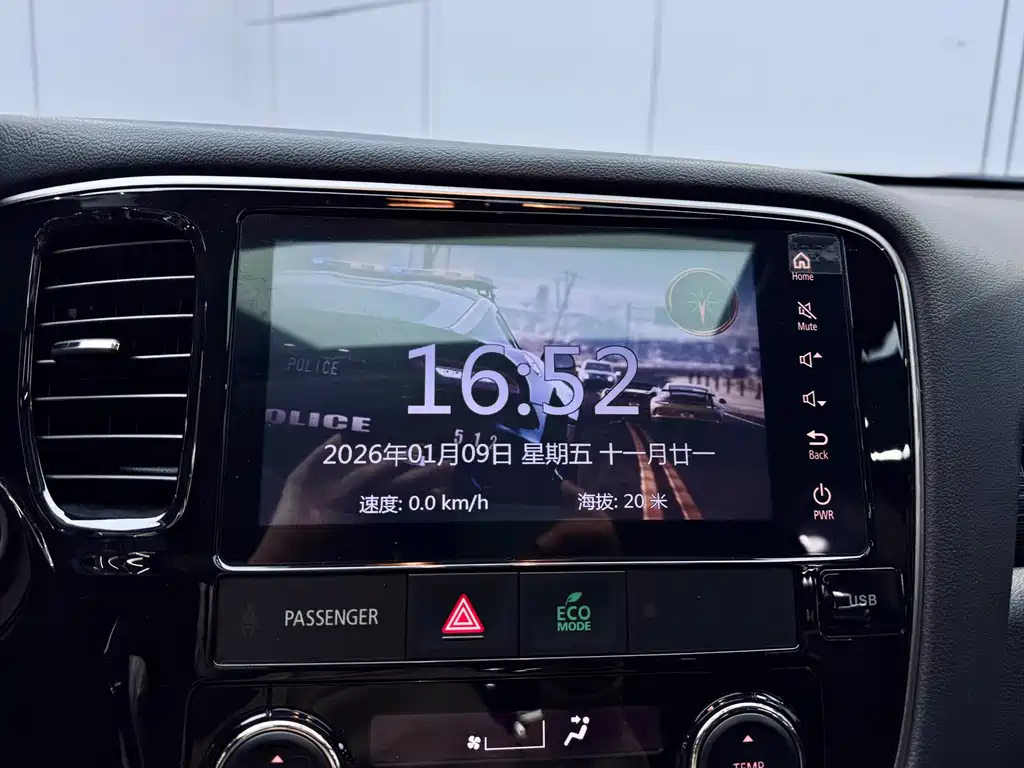 Mitsubishi Outlander 2018 — фото 13