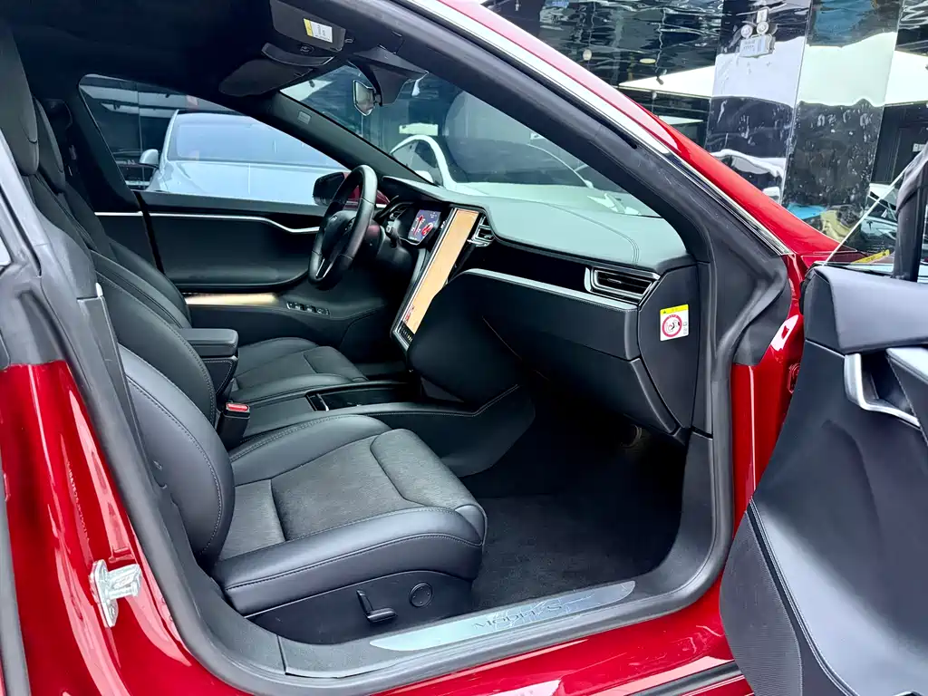 Tesla Model S 2018 — фото 10
