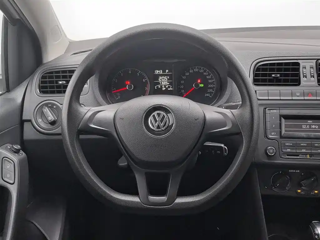 Volkswagen Polo 2016 — фото 11