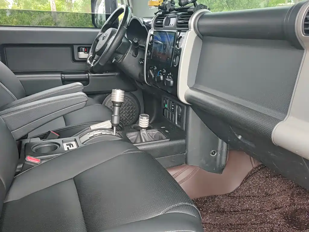 Toyota FJ Cruiser 2018 — фото 12