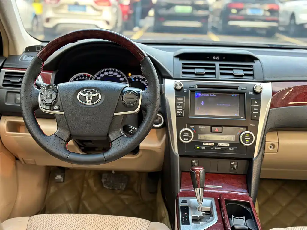Toyota Camry 2013 — фото 9