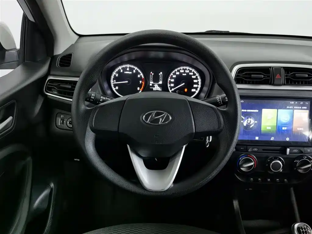 Hyundai Verna 2018 — фото 11