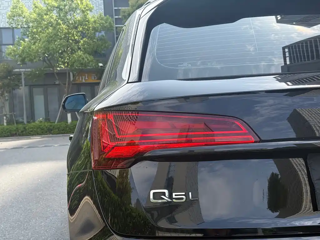 Audi Q5L 2023 — фото 27