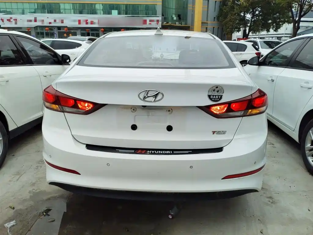 Hyundai Elantra 2017 — фото 4