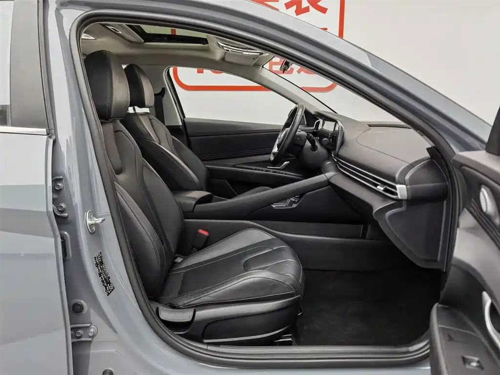 Hyundai Elantra 2023 — фото 23
