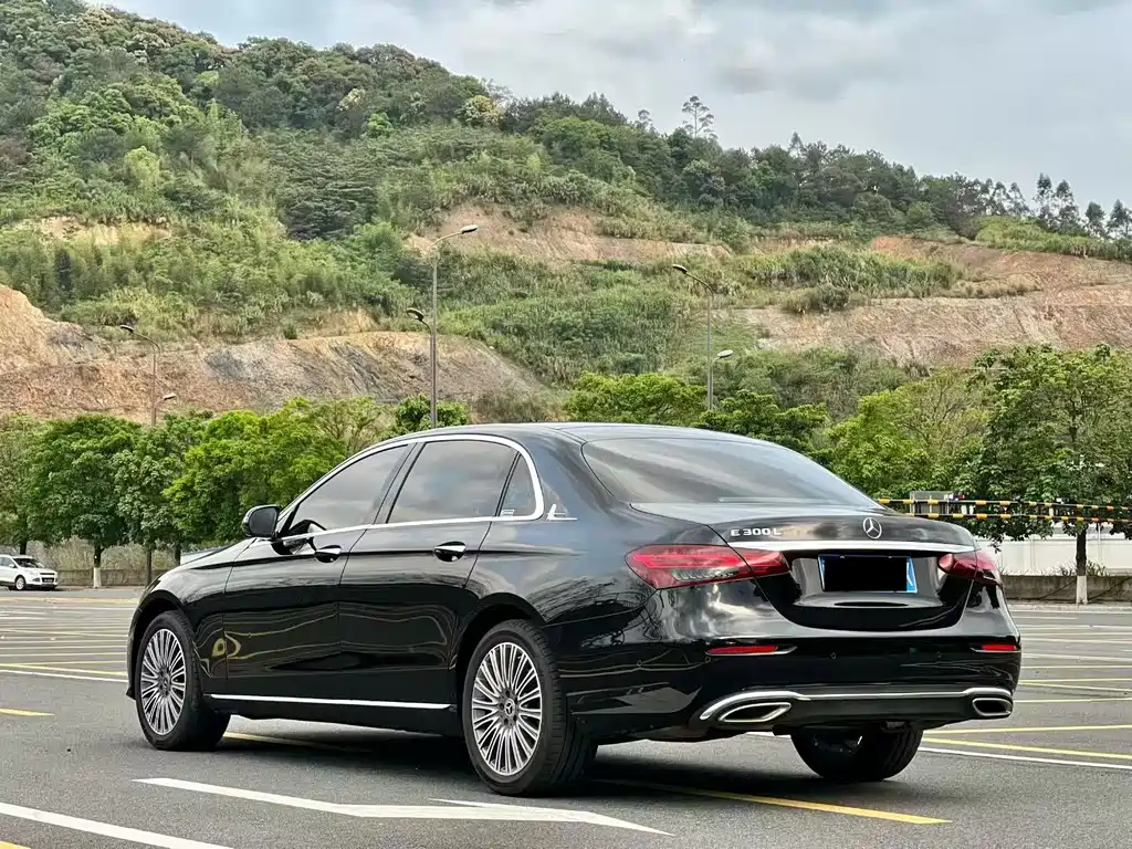 Mercedes-Benz E-Class 2023 — фото 6