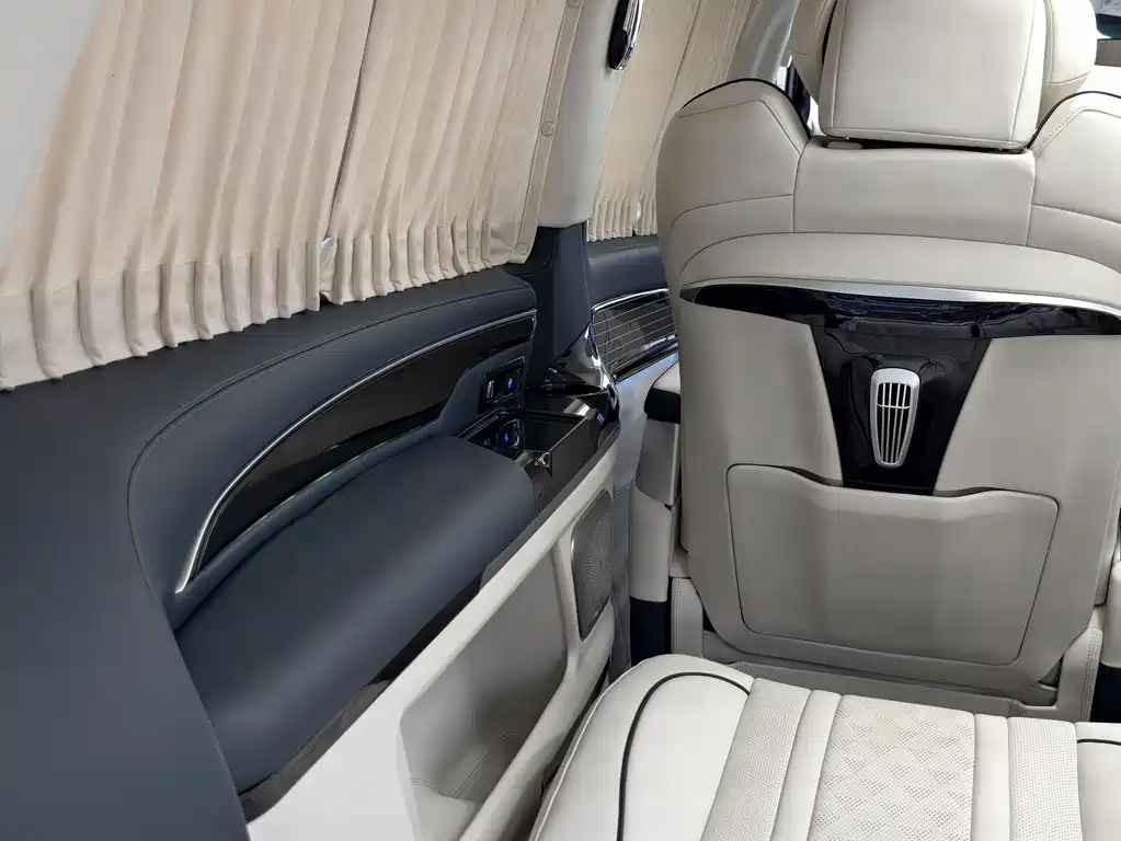 Mercedes-Benz Vito 2022 — фото 15
