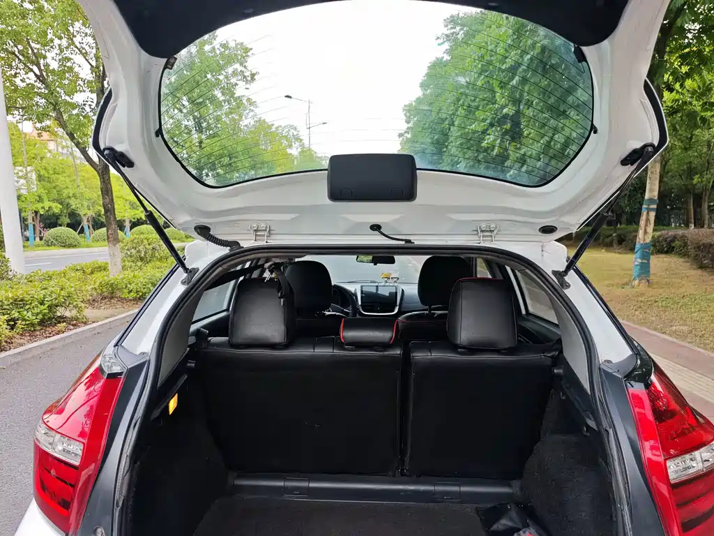 Toyota Yaris L 2018 — фото 13