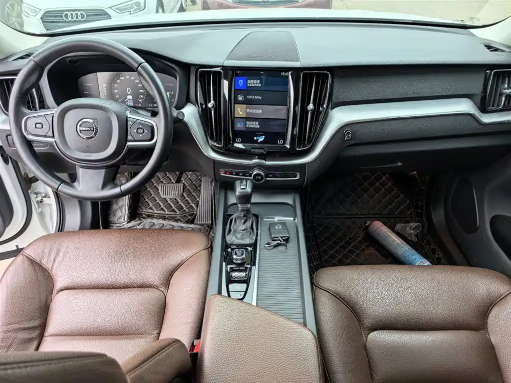 Volvo XC60 2019 — фото 11