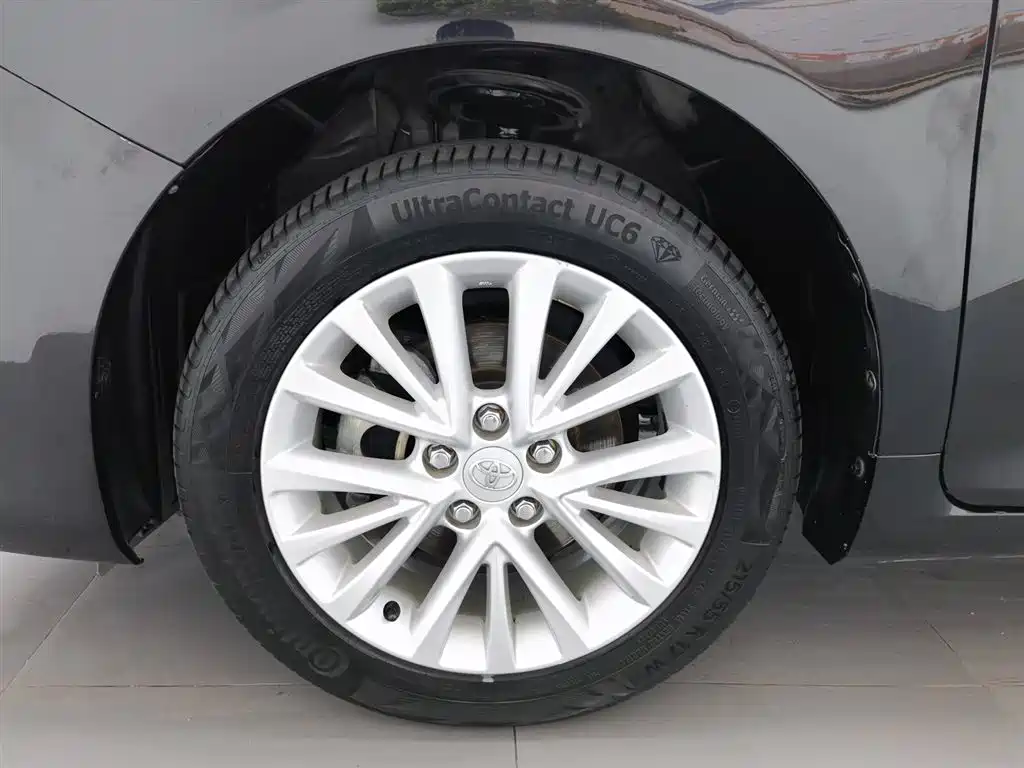 Toyota Camry 2015 — фото 17