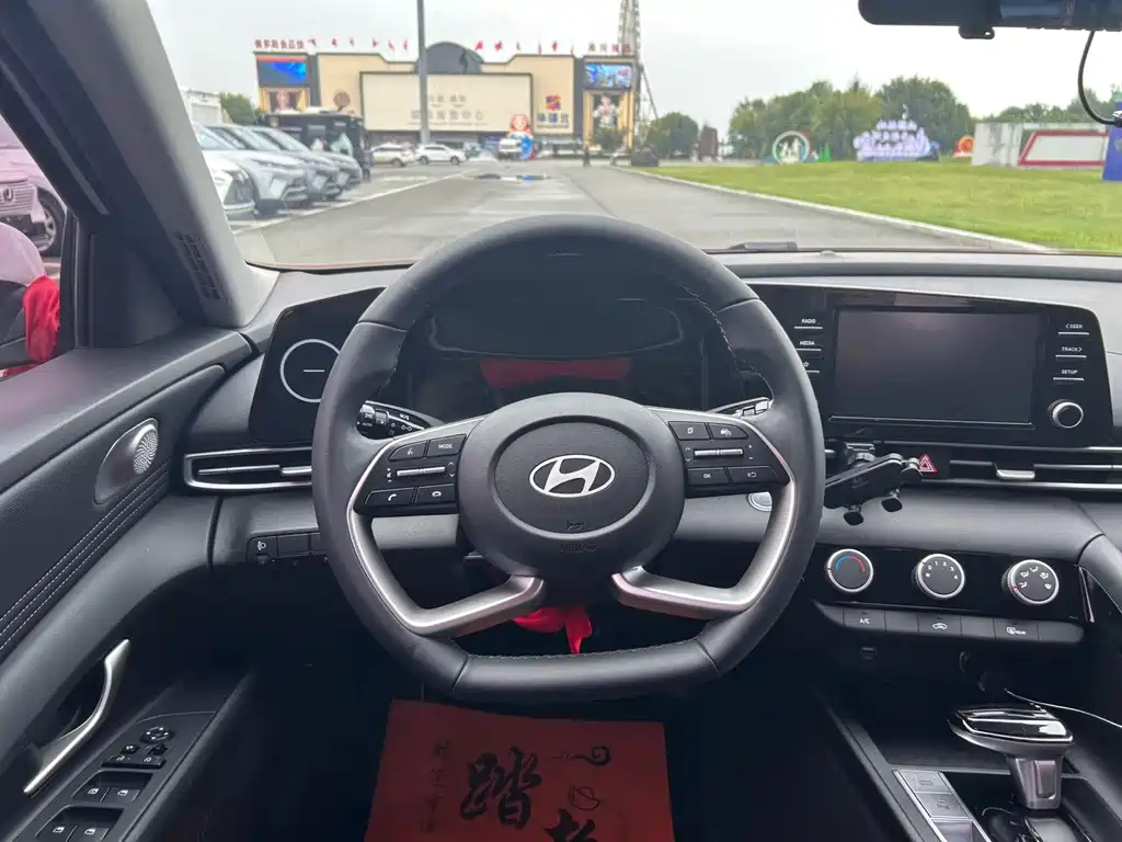 Hyundai Elantra 2023