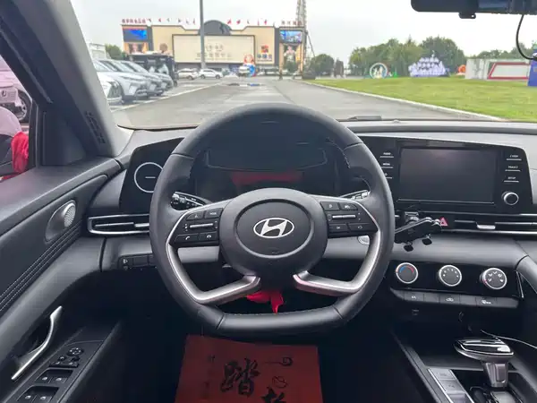 Hyundai Elantra 2023