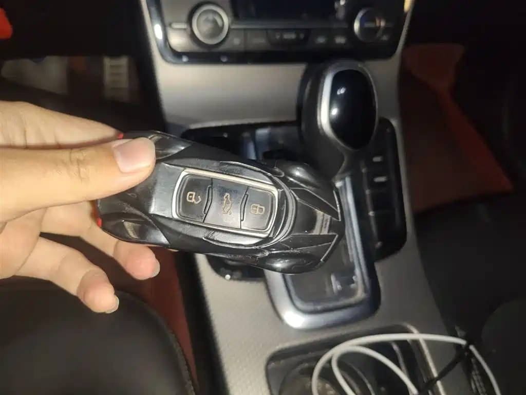 Geely Emgrand GS 2018 — фото 12