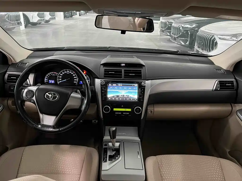 Toyota Camry 2013 — фото 16
