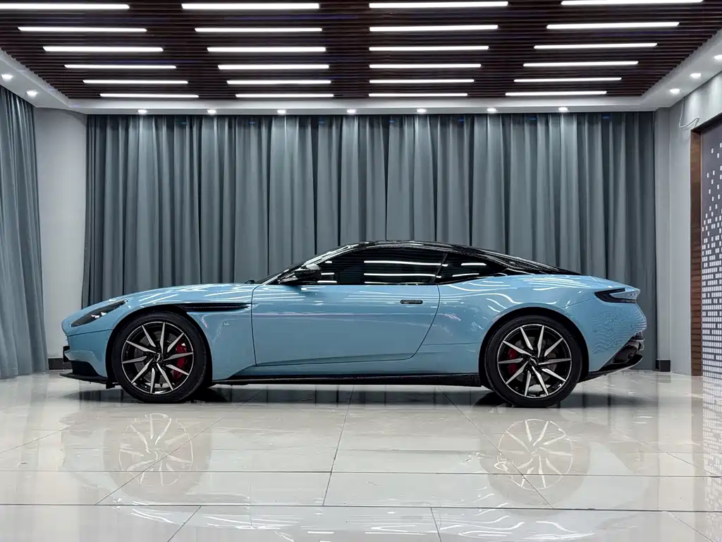 Aston Martin DB11 2018 — фото 3