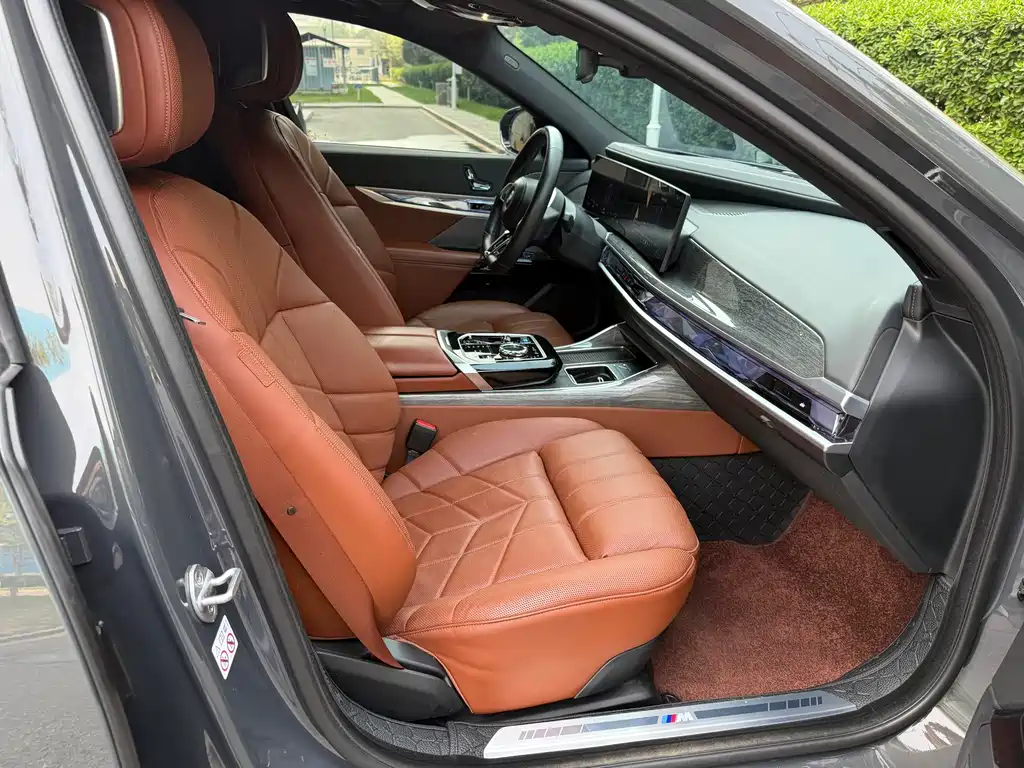 BMW i7 2023 — фото 23