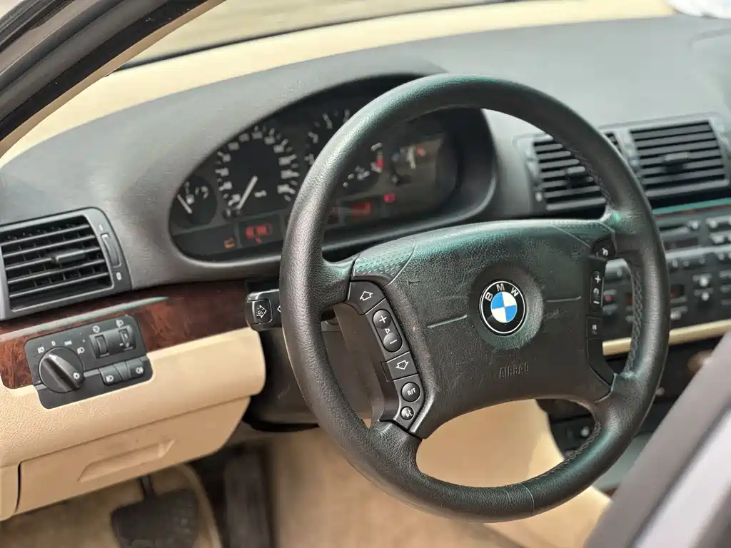 BMW 3 Series 2005 — фото 25