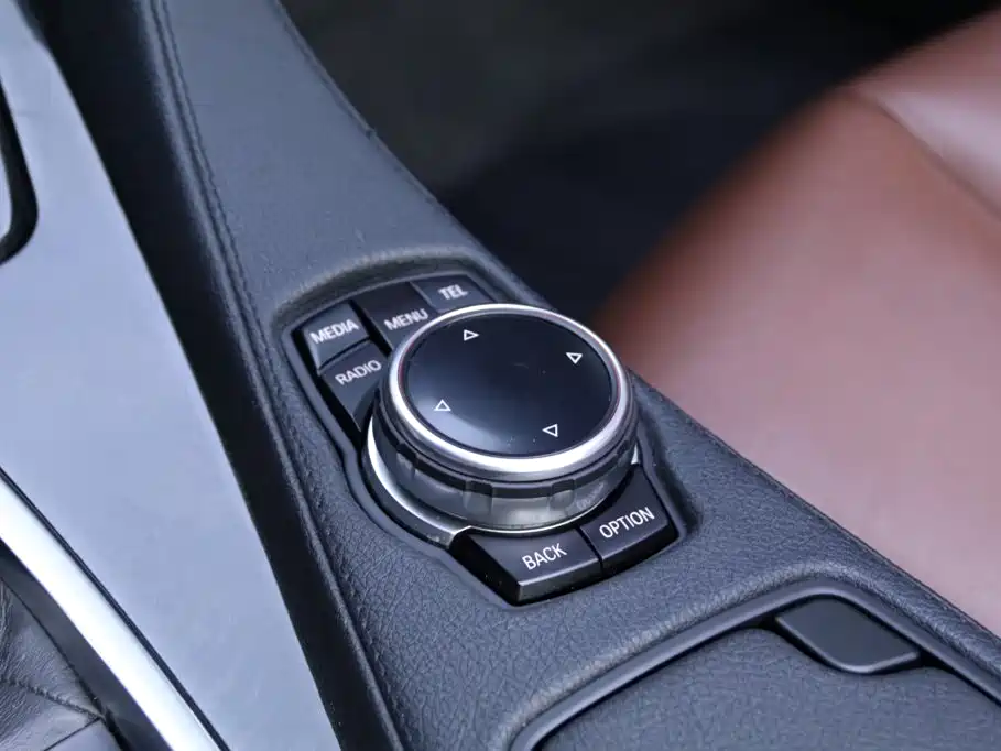 BMW 6 Series 2015 — фото 10